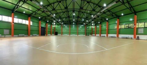 The whole sports hall, a panorama